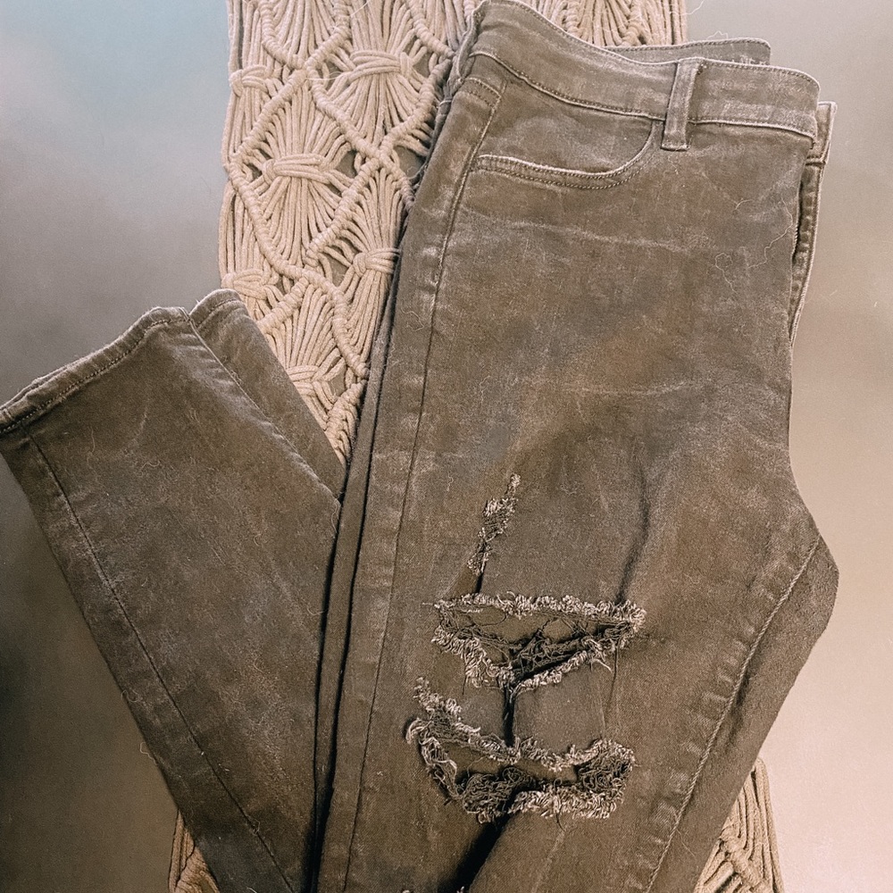 Distressed skinny Jean.
